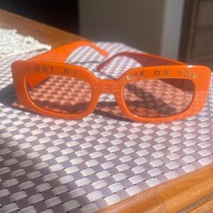 FREE PEOPLE X INDY "I GOT MY EYE ON YOU" ORANGE UY400 SUN
PROTECTION SUNGLASSES